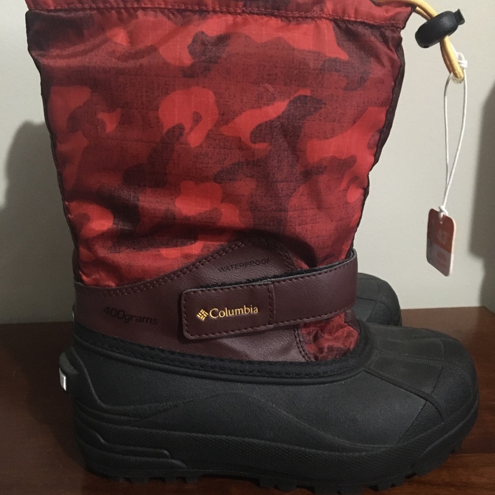 Boys Red camo waterproof boots Size 1 Big Kid.
